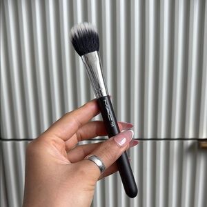⚡️MAC•Duo Fibre Blush Brush #159